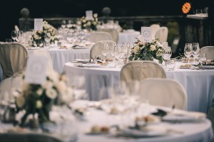 Geschmackvolle TIschdeko für eine Hochzeit in Italien