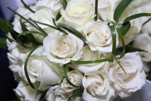 Brautstrauß weiße Rosen