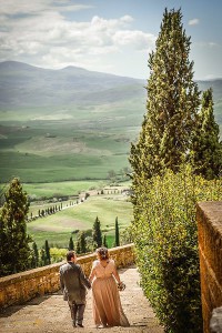 Heiraten in Italien - Brautpaar in der Toskana