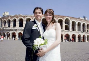 Brautpaar vor dem Amphitheater in Verona