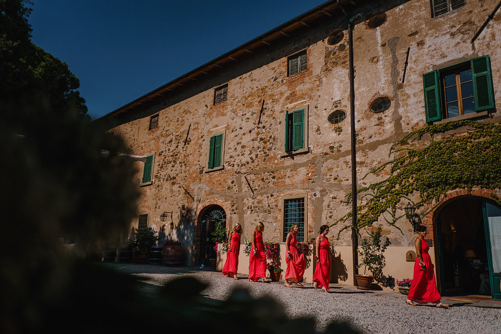 Brautjungfern bei Hochzeit in der Toskana