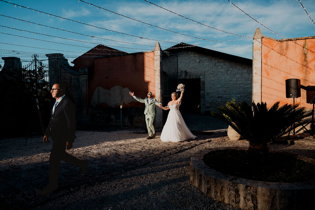 Eintritt von Hochzeitspaar 